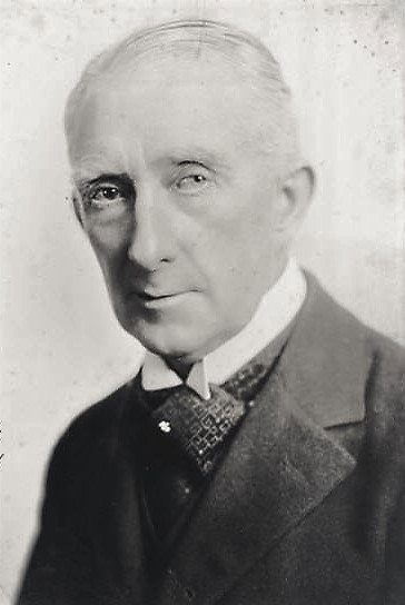 Alec B. Francis as Sir John Blount (as Alec Francis) in A Gentleman of Leisure