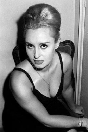 Mara Laso as Rubia in Cupido contrabandista