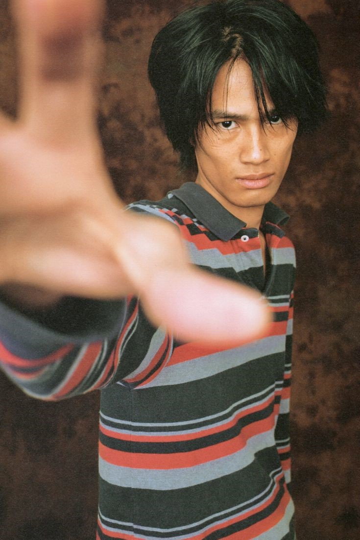 Kenzaburo Kikuchi as 神崎士郎 in Kamen Rider Ryuki