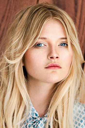 Sophie Kennedy Clark as Lee-Anne in Tomorrow