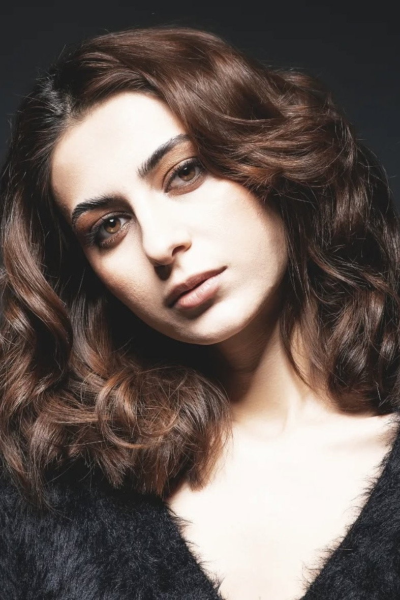 Fidan Bayram as Fəza in Spinoza's God