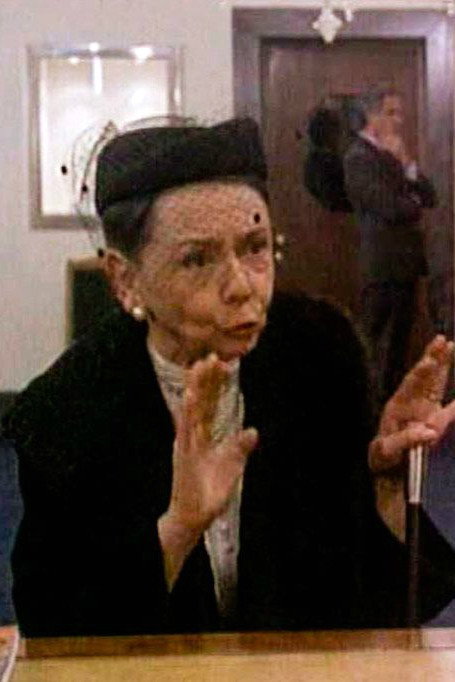 Mirella Falco as Nonna Coraggio in Villa Arzilla