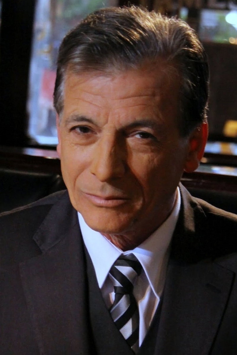 Gerardo Romano as León in The Silent Party