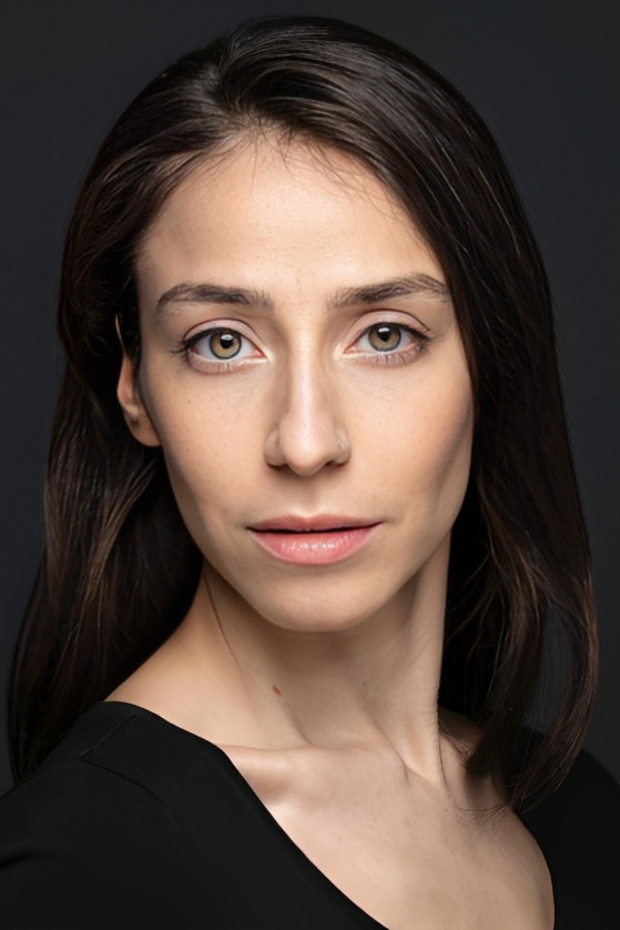 Gizem Akman as 4. Sine in Rüya