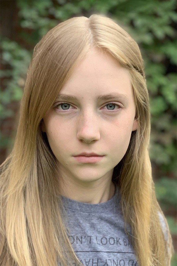 Anastasiya Tsybulskaya as Света in Summer. Zero