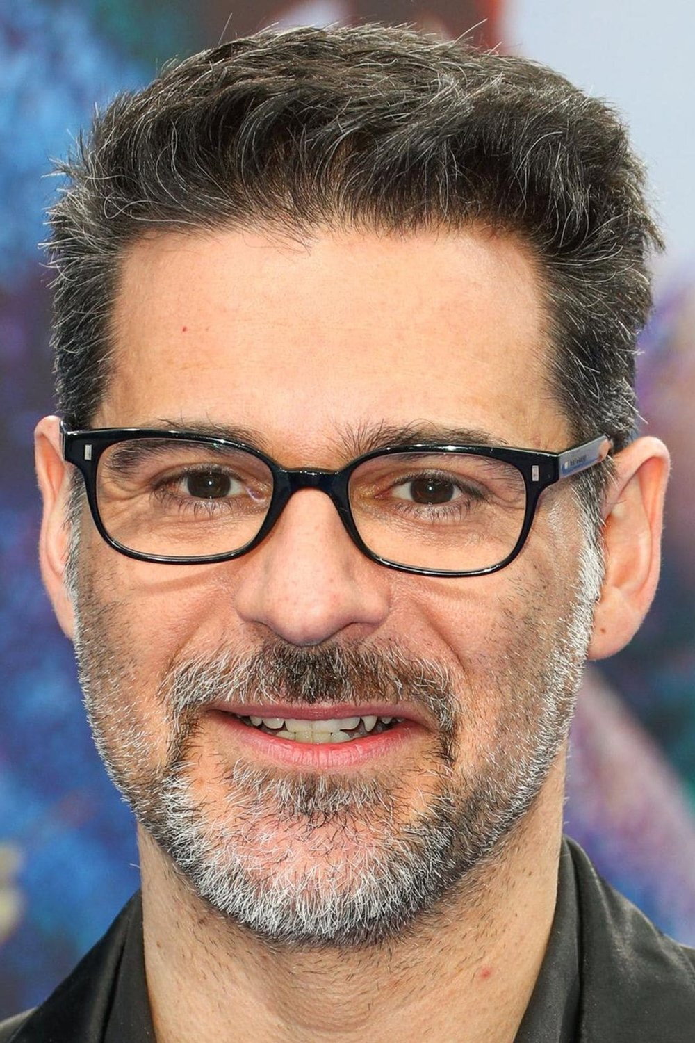 Rick Kavanian as Self in Die Klugscheißer