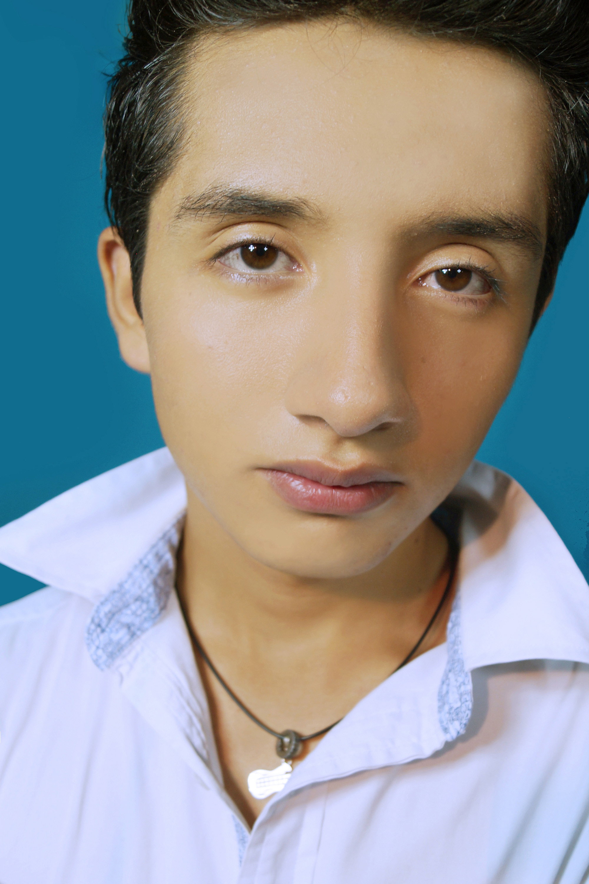 Luis Eduardo Reyes Mundo as Julián in Amor, Desamor y Locura