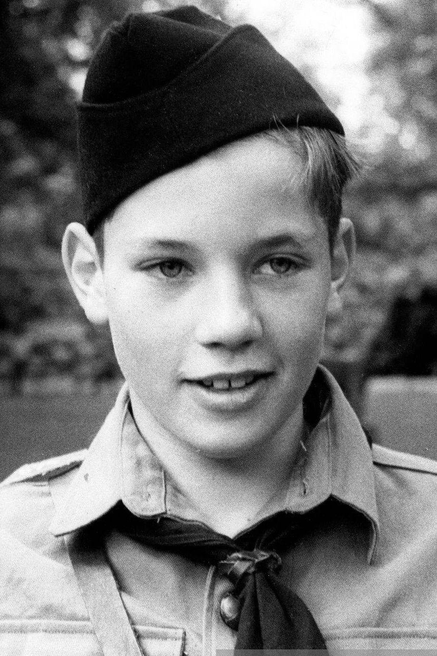 Jan-Claudius Schwarzbauer as Hannes Hacker in The World That Summer