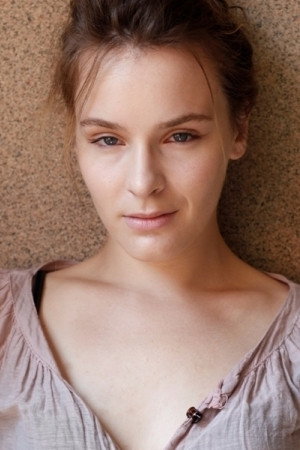 Maria Roveran as Lena in Passeurs