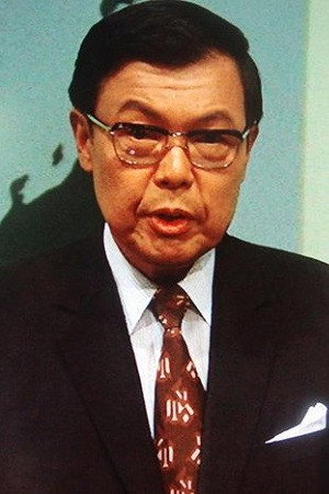 三國一朗 as 義父・仙蔵 in Haikara-san