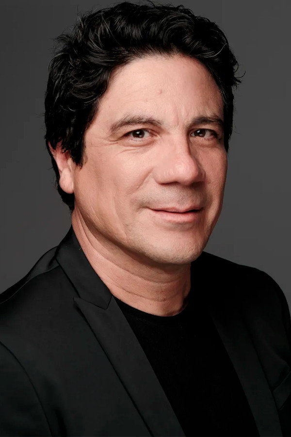 Bruno Odar as Ramón Olaya in Papá En Apuros