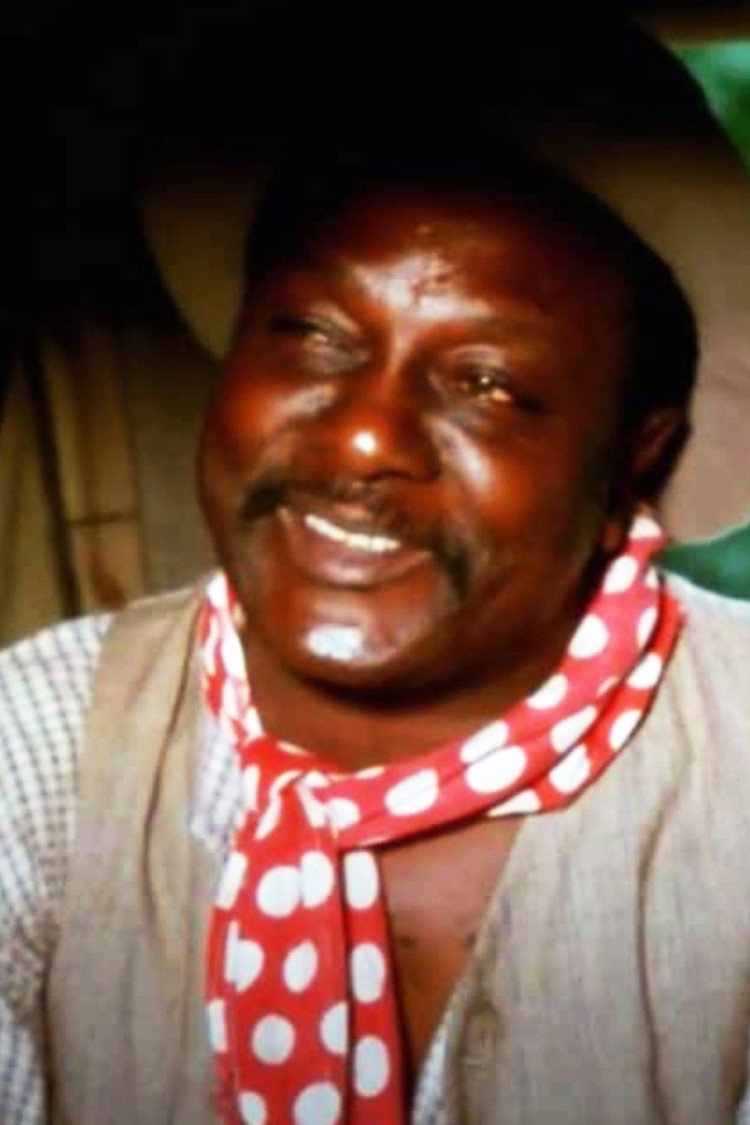 Rey Charol as Cantor in Furia en la isla