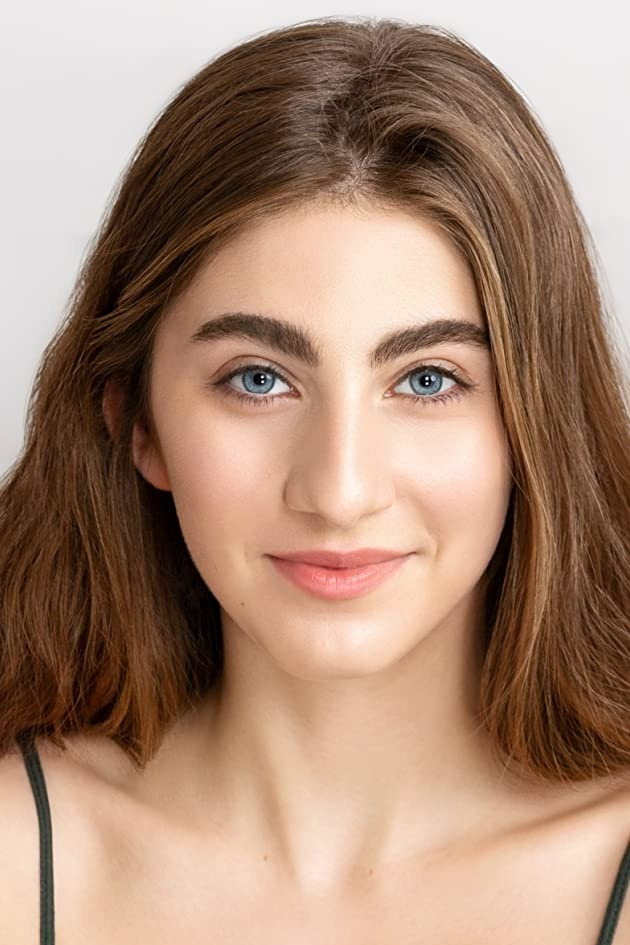 Sophia Mitri Schloss as Emma Korn in Big Shot