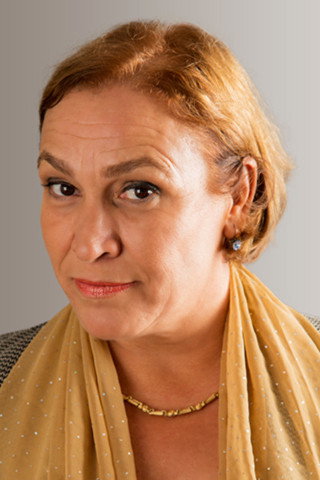 Nalan Örgüt as Özlem in All Doors Were Closed