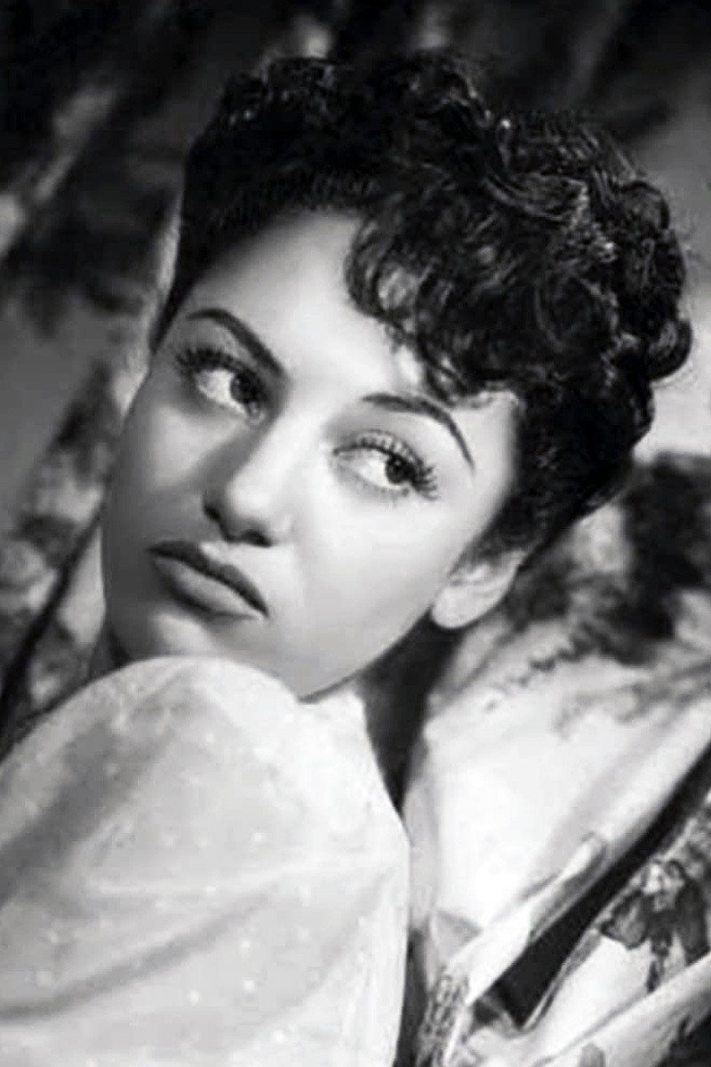 Eloísa Cañizares as Socorro in Un terceto peculiar