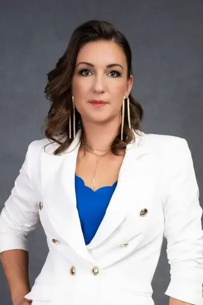 Katona Szandra as Kereskedő in Cash or trash