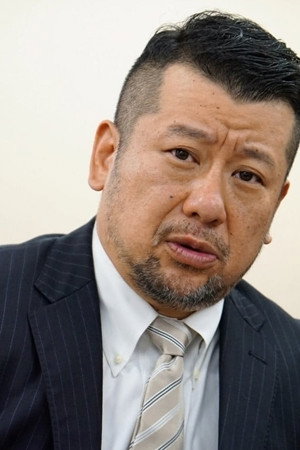 ケンドーコバヤシ as Fukushocho (voice) in Police in a Pod