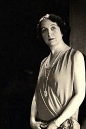 Evelyn Hall as Joan's Aunt in She Goes to War