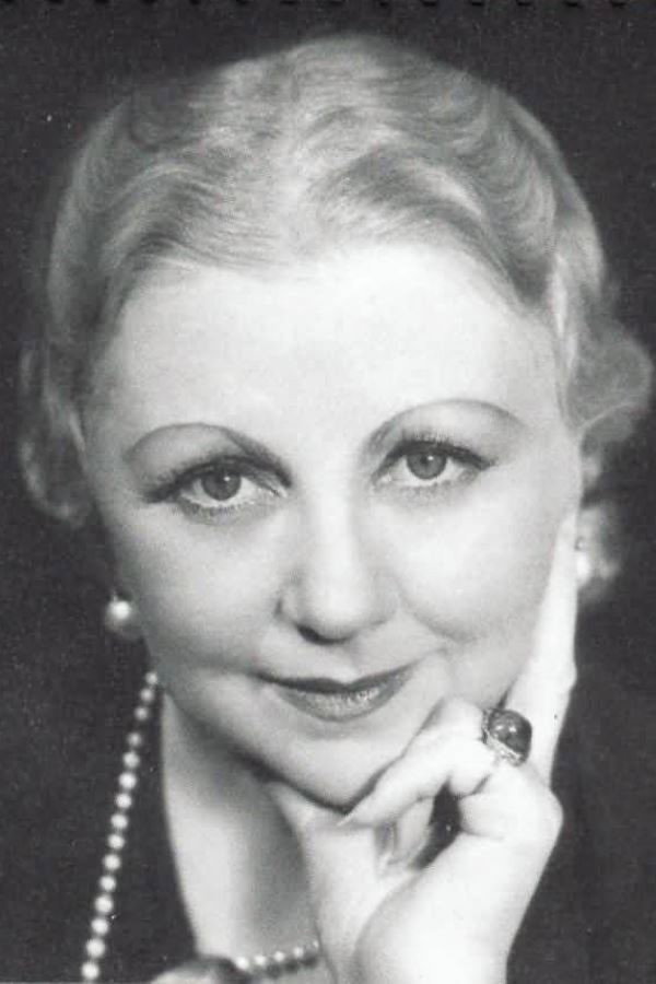 Mieczysława Ćwiklińska as Raczyńska in Girls of Nowolipki