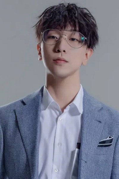 景向谁依 as Xinglong Zhao (voice) in Dragon's Disciple