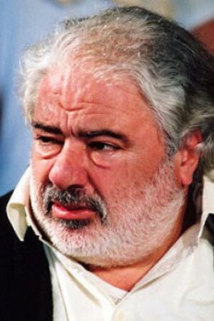 Cândido Ferreira as Gustavo in Empire Hotel