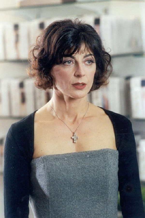 Cinzia Mascoli as Valeriana in Honeymoon Trips