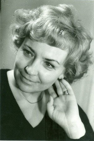 Анна Антоненко-Луконина as Нина Васильевна Щеголева in Outsider