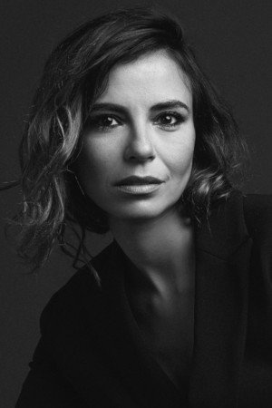 Teresa Tavares as Professora Isabel in Dentro