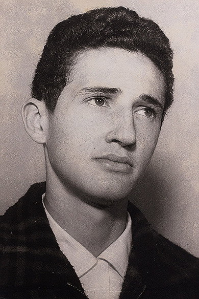Adriano Stuart as Capitão Oswaldo Pontes in Embodiment of Evil