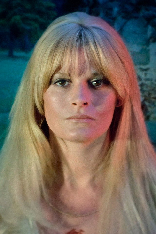 Michèle Perello as Erika in Le transfuge