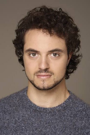Daniel Mandoki as Hernán in Olimpia