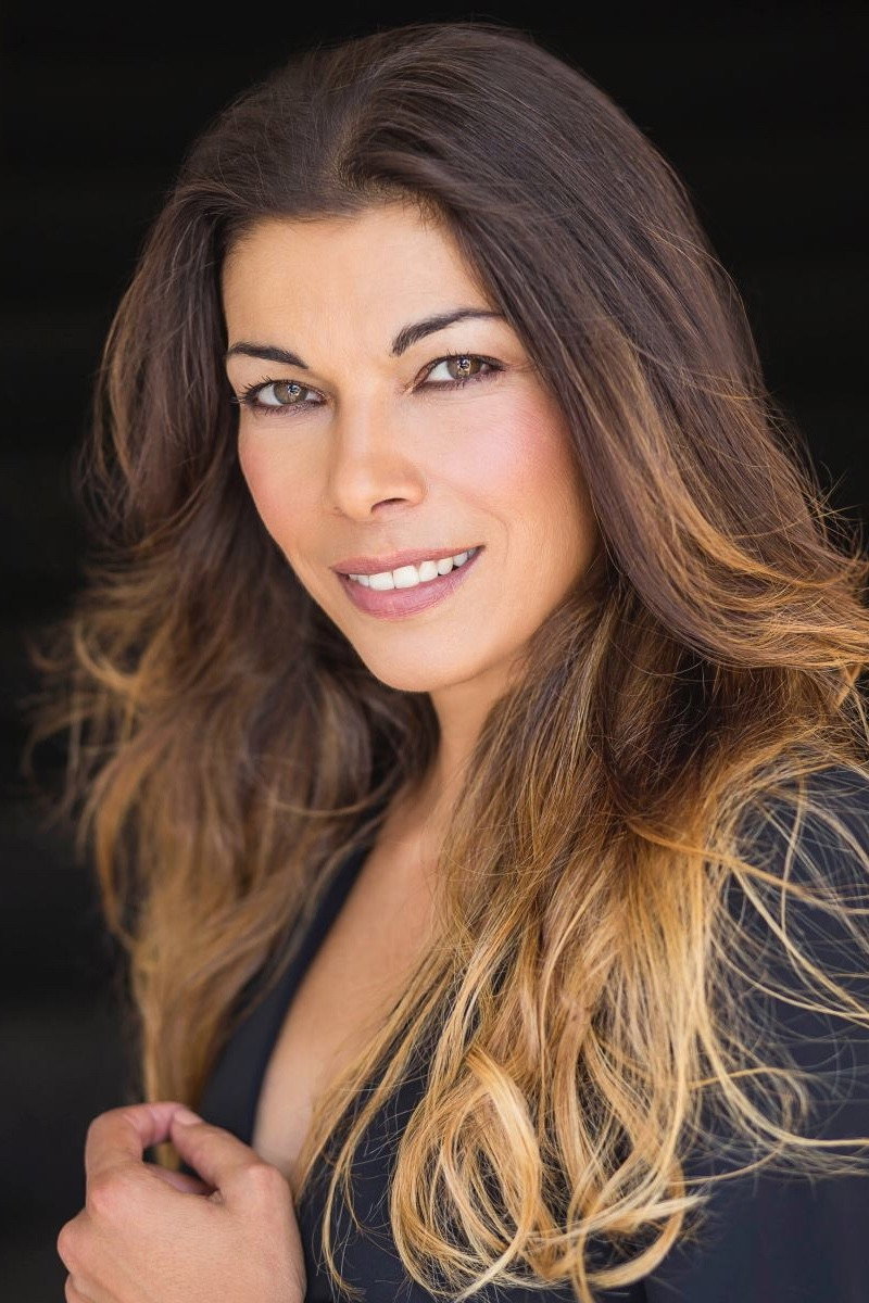 Sandra Cóias as Marta in We Used to Know Each Other