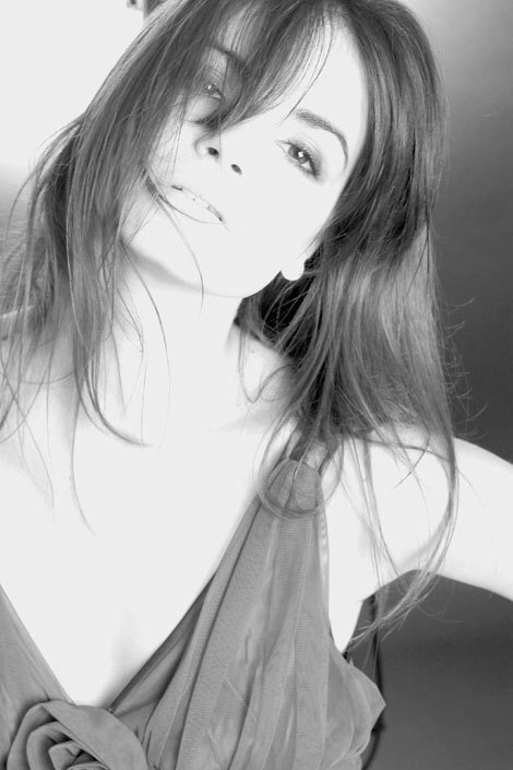 Cláudia Oliveira as Rita in O Dom