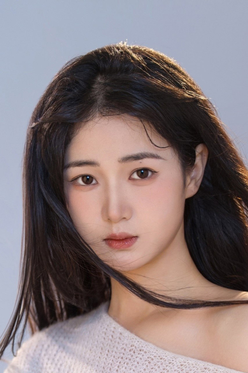 汪海敏 as Lu Si in Favour
