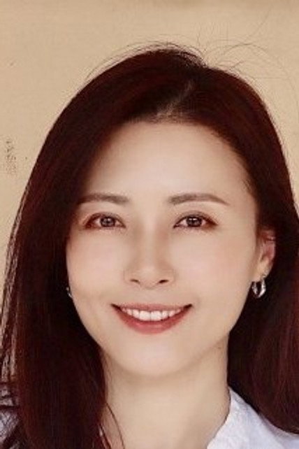 Yu Xiaolei as Empress in Different Princess