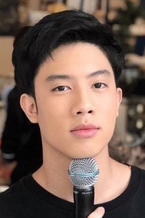 Taninrat Wadsriwat as Q in I Told Sunset About You