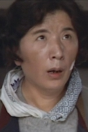 高山千草 as Shuji's Mother in Pastoral: To Die in the Country