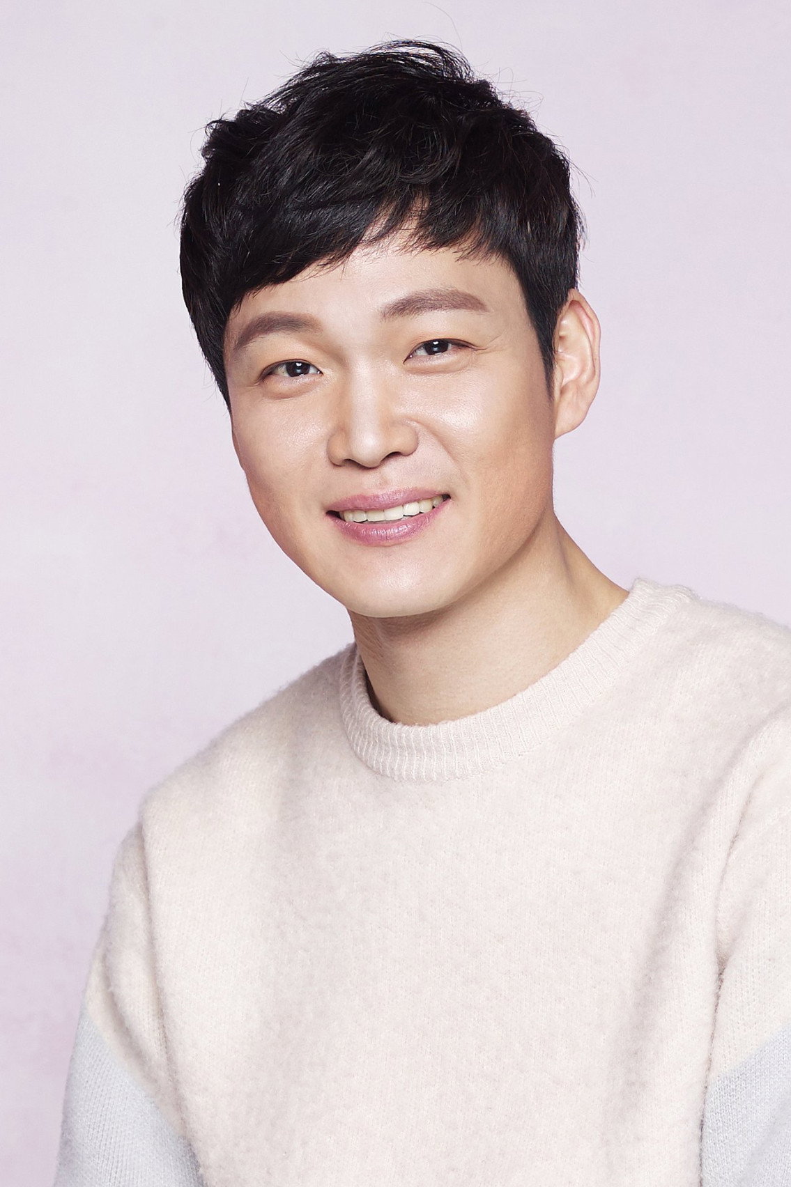 허정도 as Athletic Club Coach in Queen of Walking