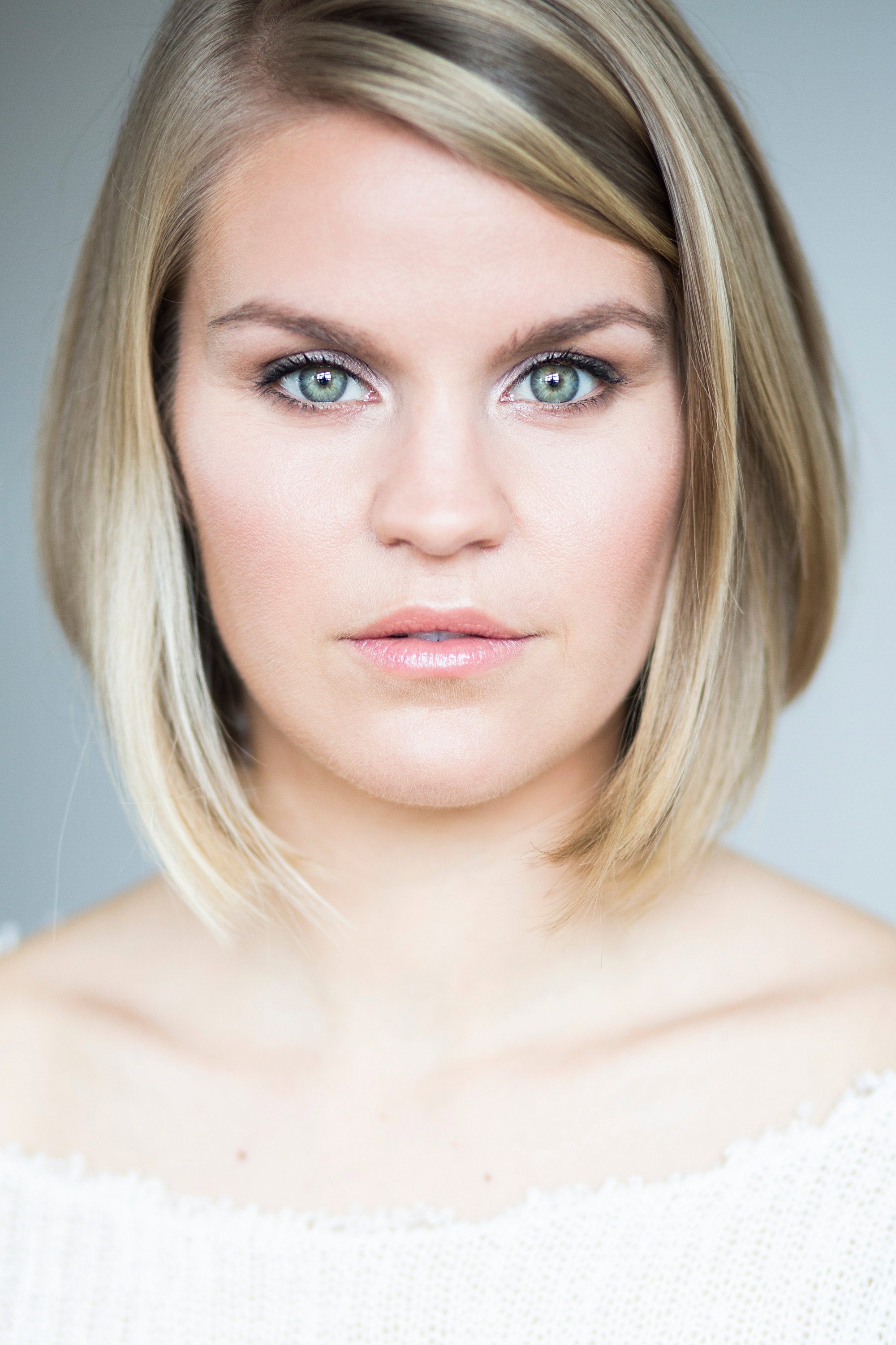 Marion Van Bogaert Nolasco as Alice in Ordinary pervert