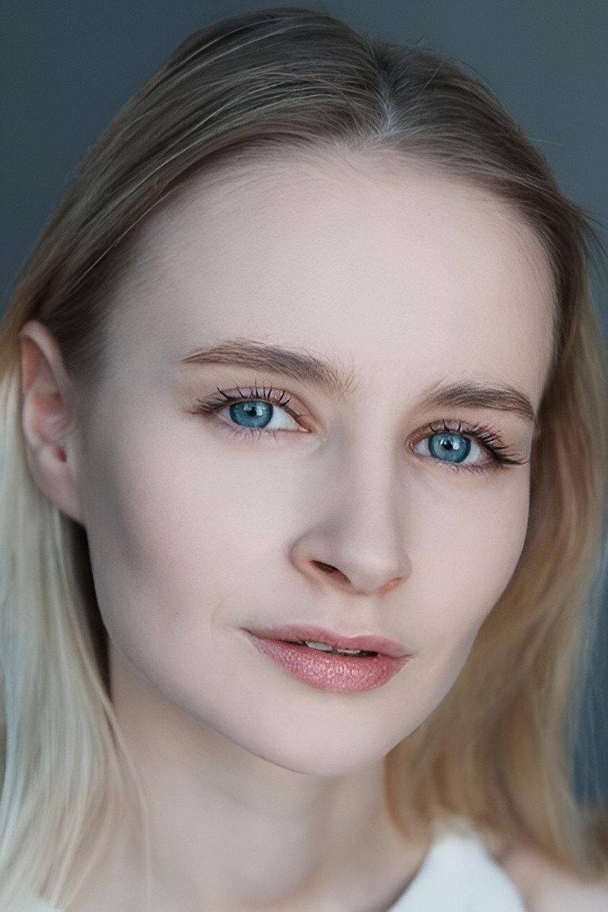 Лиза Хапова as Оля in Red Lines