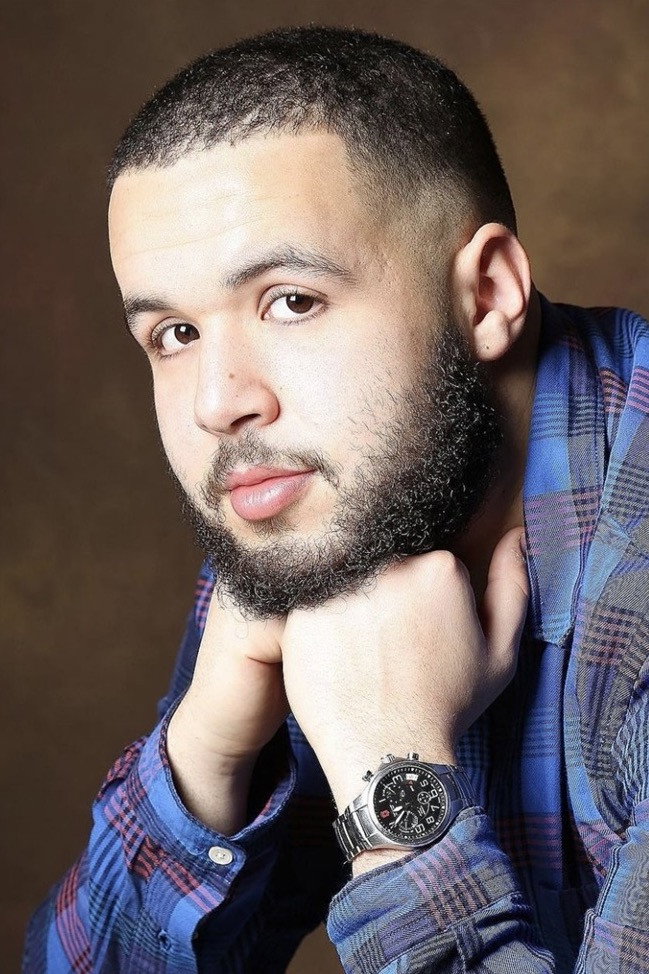 Amine Lajiri as Alex in Sur un fil