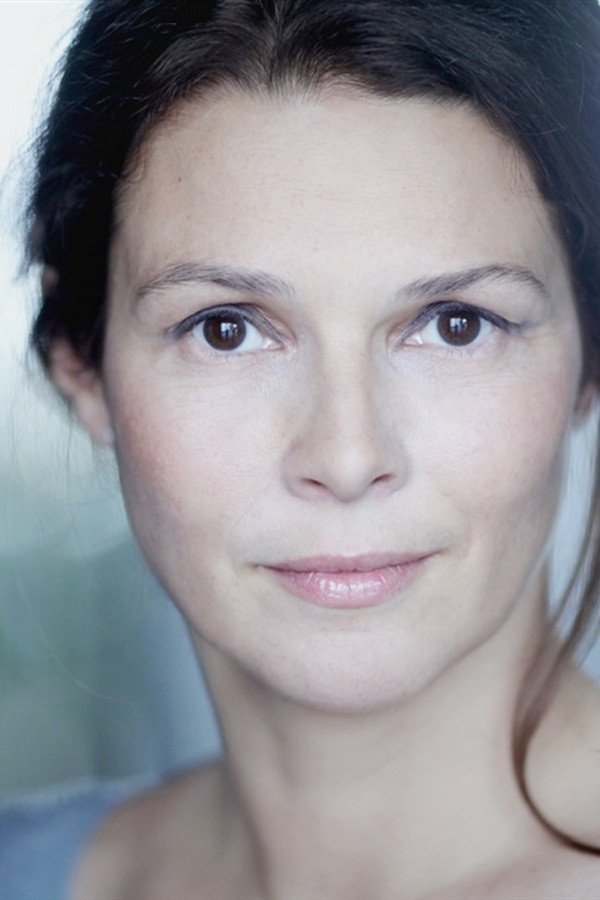 Delphine Forest as Habiba in Le Nombril du monde