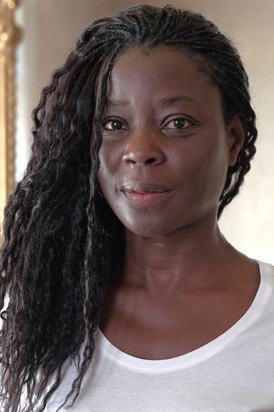 Tella Kpomahou as Angélique Davernas in Canailles