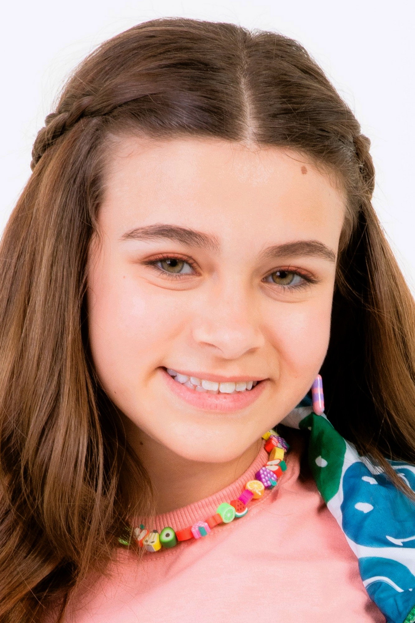 Vittoria Seixas as Jezabel criança in Kings