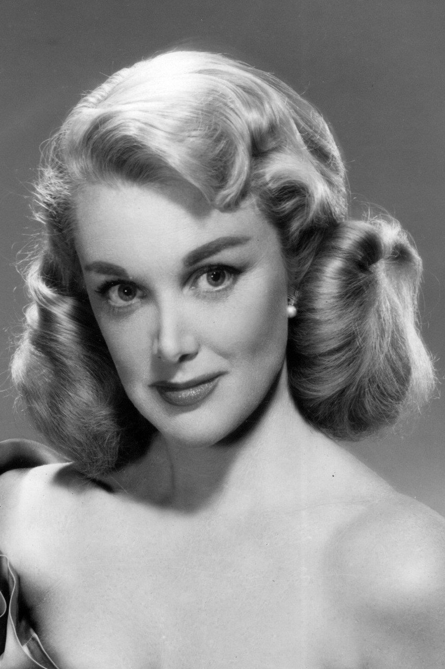 Jan Sterling as Beth Willis in The Harder They Fall