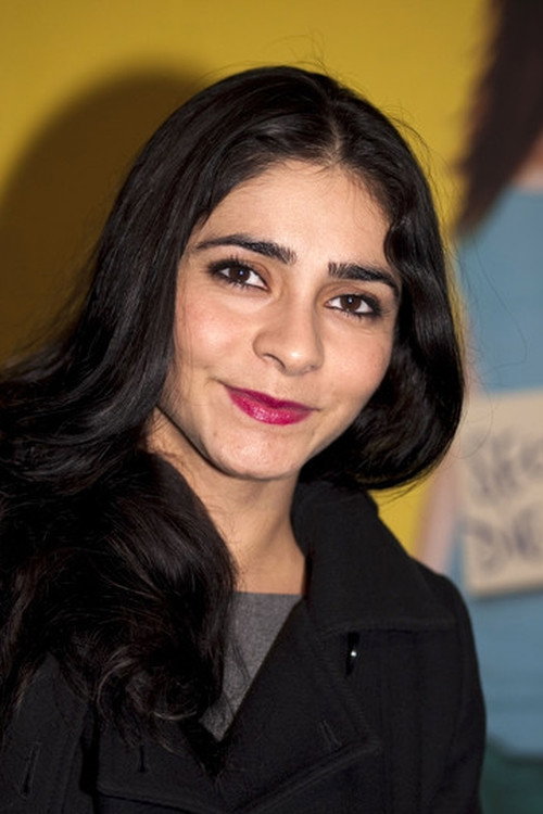 Pegah Ferydoni as Yağmur Öztürk in Türkisch für Anfänger
