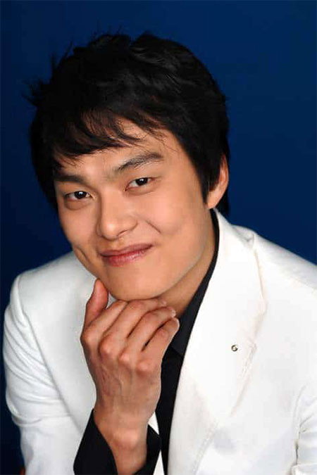 최규환 as Reporter Kim Hyun-ki in Fasten Your Seatbelt