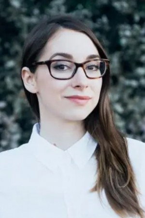 Melanie Recker as Quincy in The Friendless Five