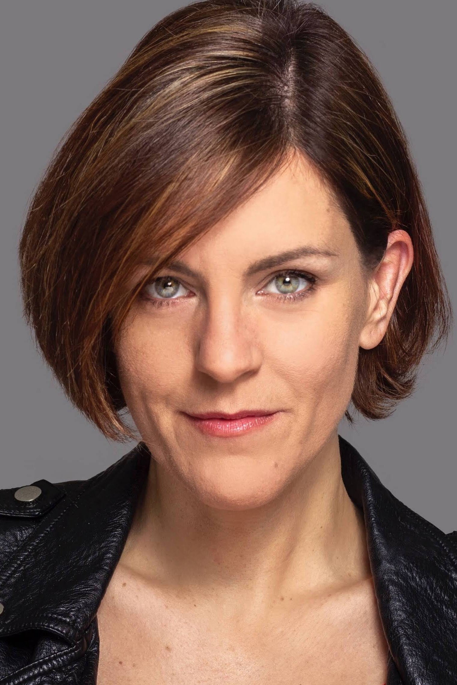 Anna Carvalho as LT Lauren Reeves in Nova