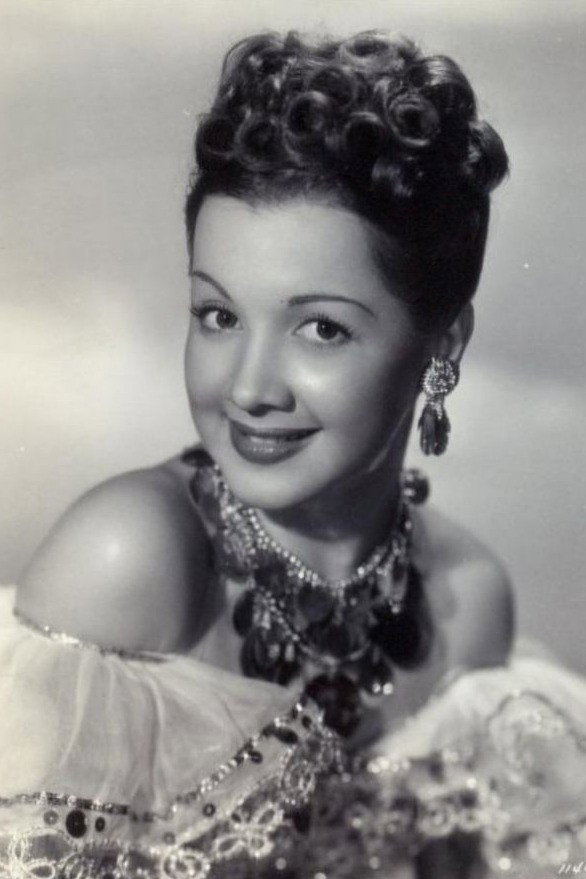 Lillian Hurst as Lourdes Ortiz in Ready to Run